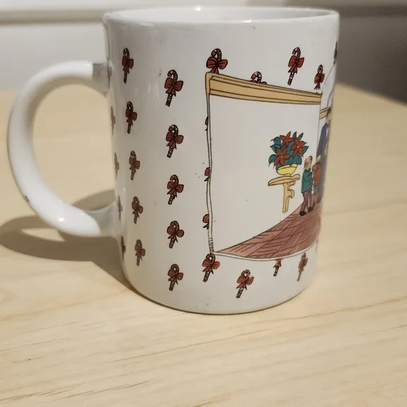 Festive Christmas Tree Mug - Picture 3 of 5